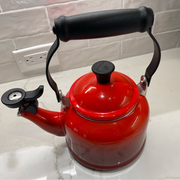 Le Creuset Kitchen Le Creuset Cherry Whistling Tea Kettle 1 L125 Qt